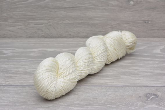 4ply Sock 75% Superwash Extrafine (19.5 micron) Merino Wool 25% Silk Yarn 100gm hank