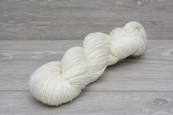 DK 75% Superwash Wool 25% Nylon  Yarn 100gm hank