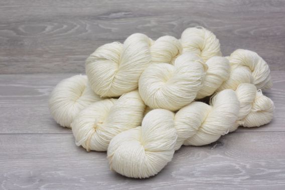 4ply Fingering Weight Superwash Extrafine (19.5 micron) Merino Wool Yarn 5 x 100gm Pack 