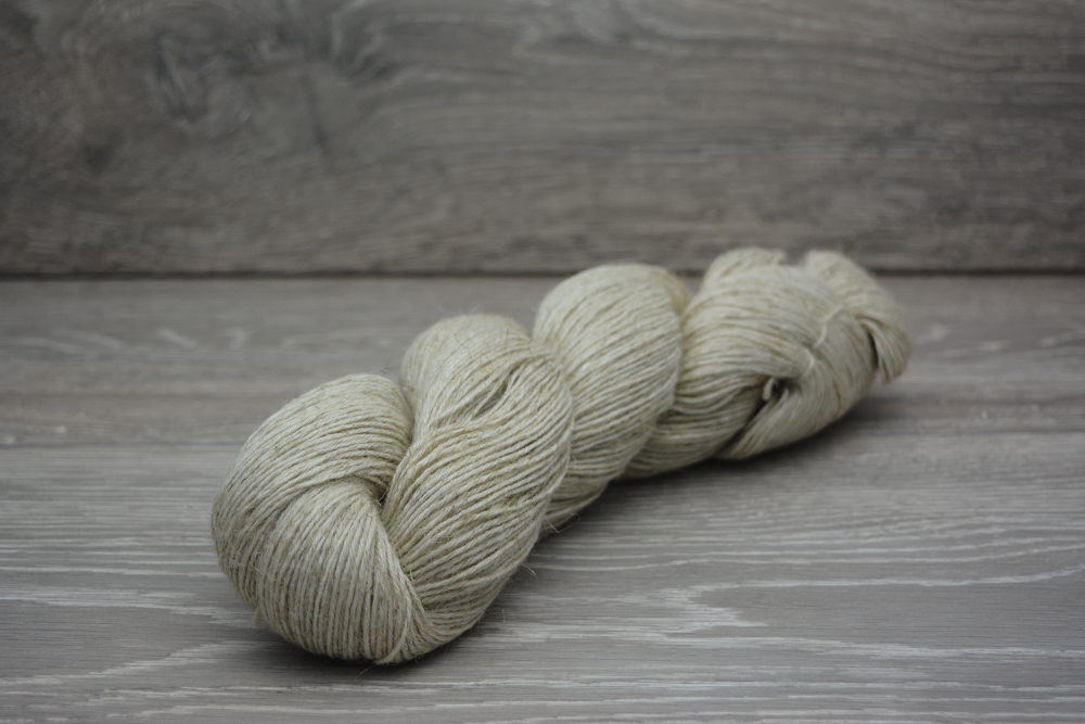 Fingering Weight 51% Baby Alpaca 25% Linen 24% Tussah Silk 100 g Hank