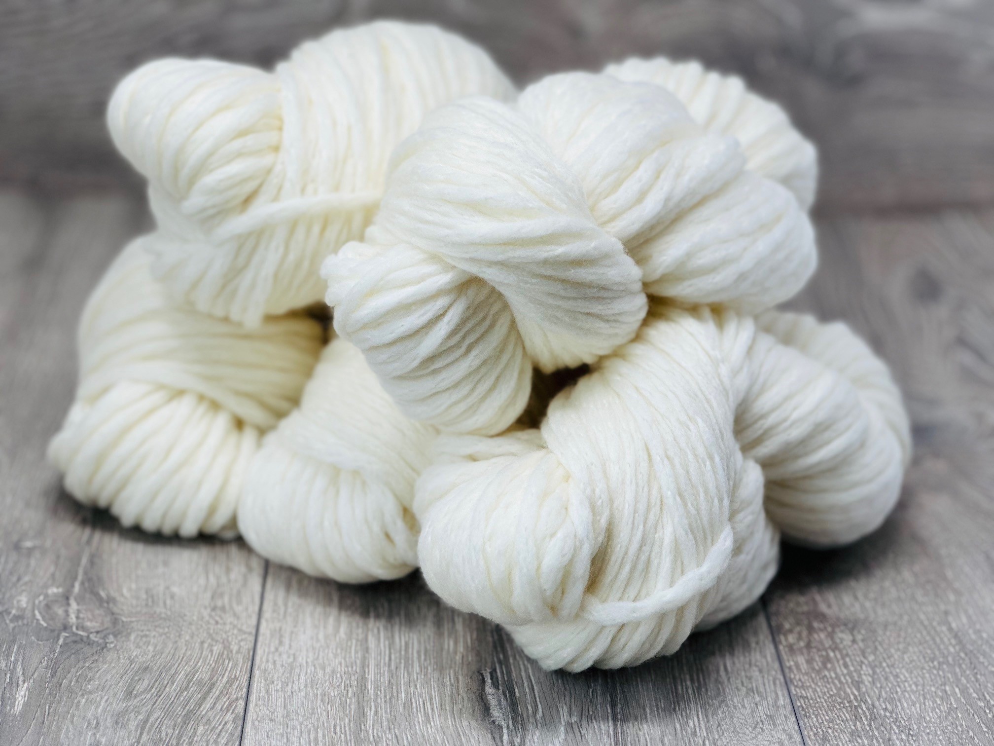 Superbulky Chain Yarn. 100% Superwash Extrafine (19.5 micron) Merino Wool Yarn 5 x 100gm Pack