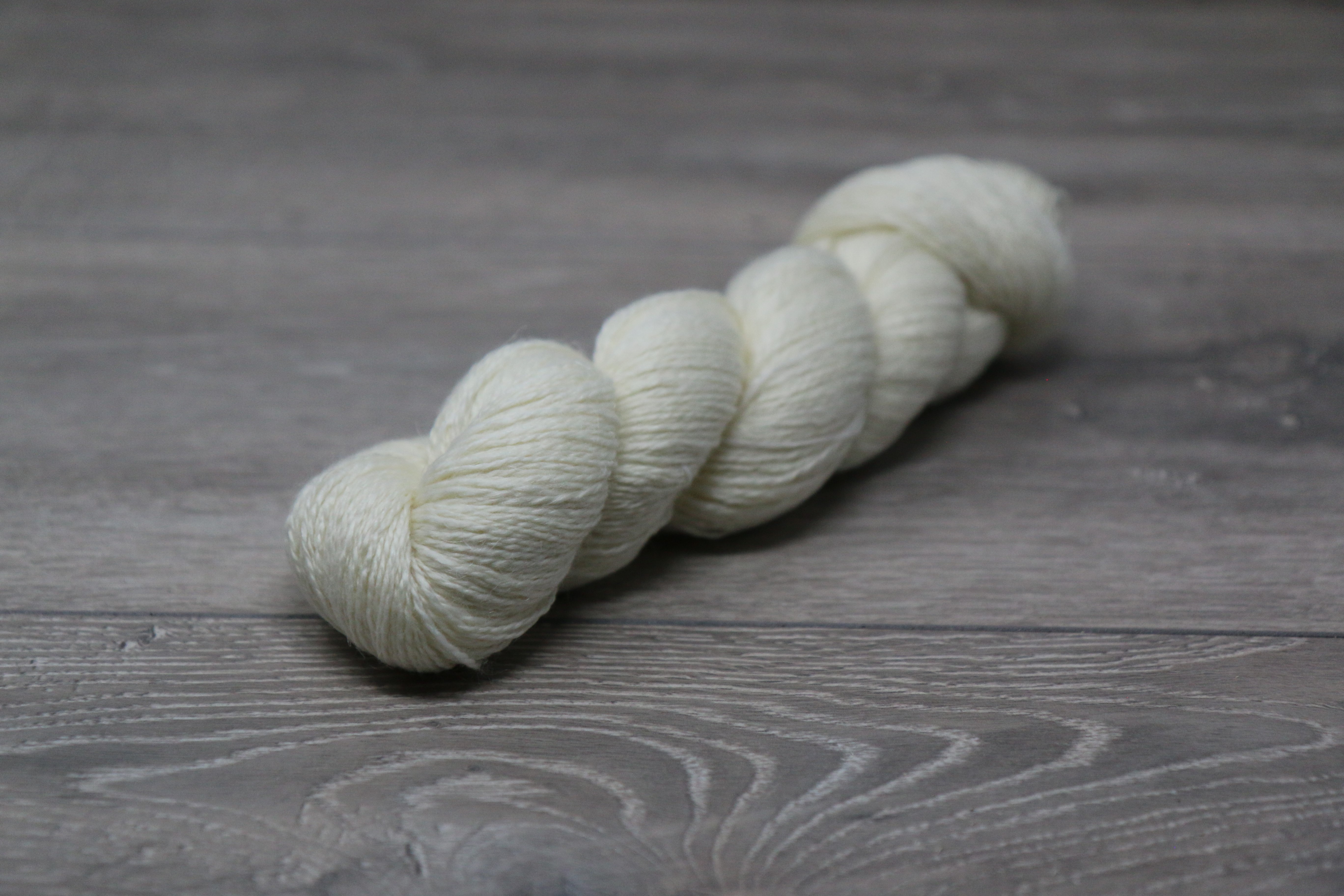 Fingering Weight 2 ply 83.3% SW Merino 16.7% Linen 1 x 100g HANK