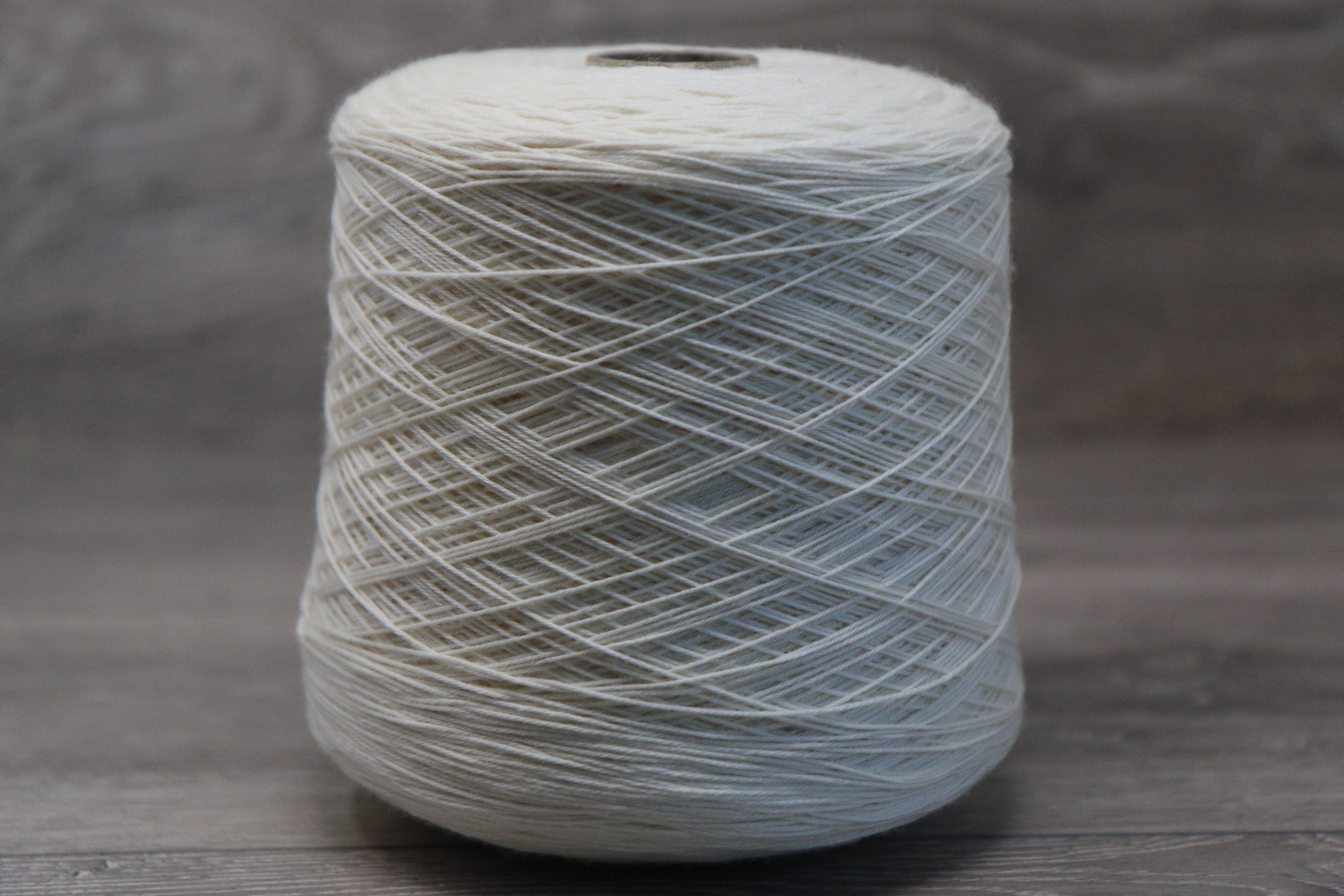 4ply Fingering weight Deluxe Sock 85% Superwash Extrafine Merino 15% nylon 1 kg Cone