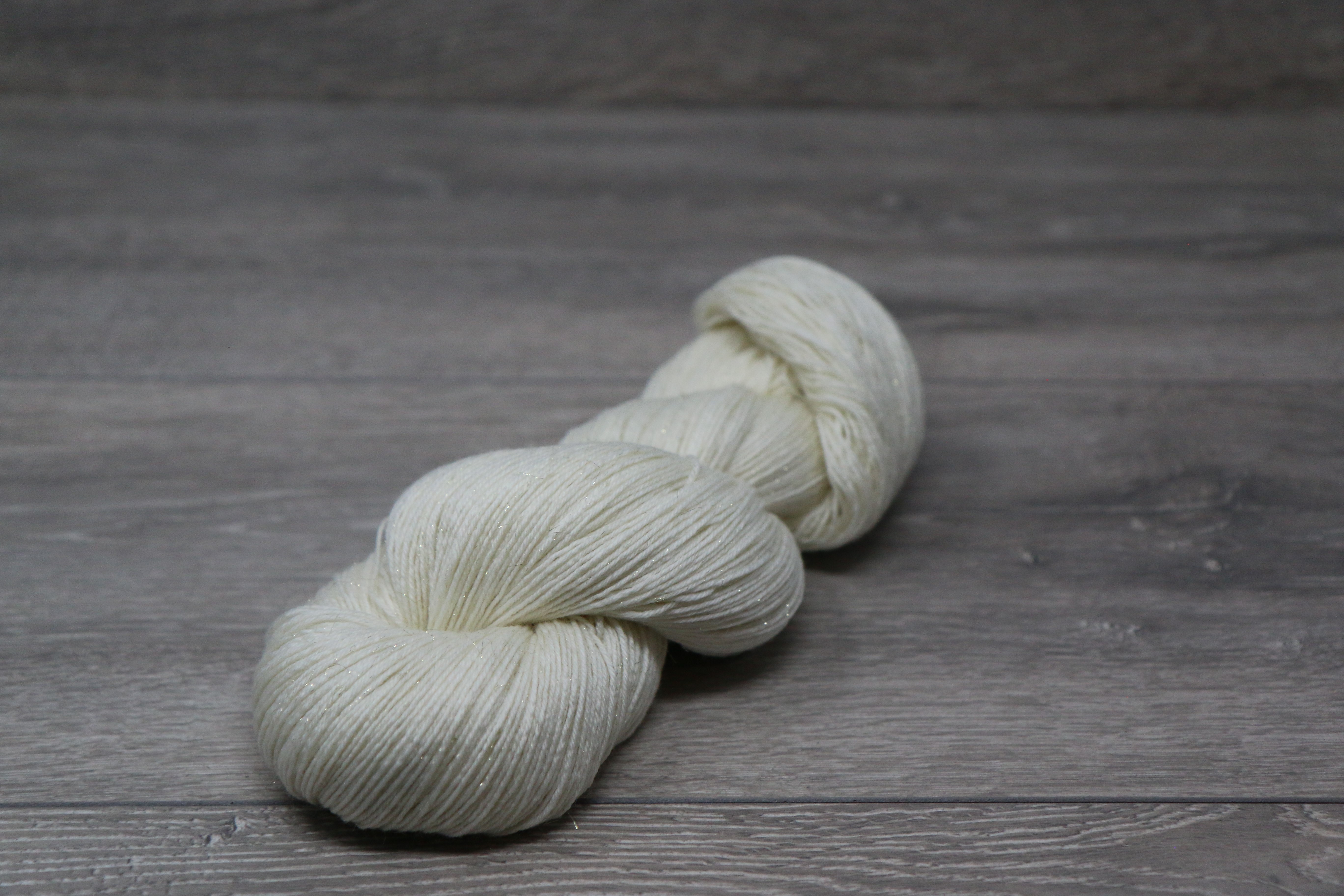 Fingering Weight 80% SW Extrafine Merino 15% Nylon 5% Gold Stellina 1x100g Hank