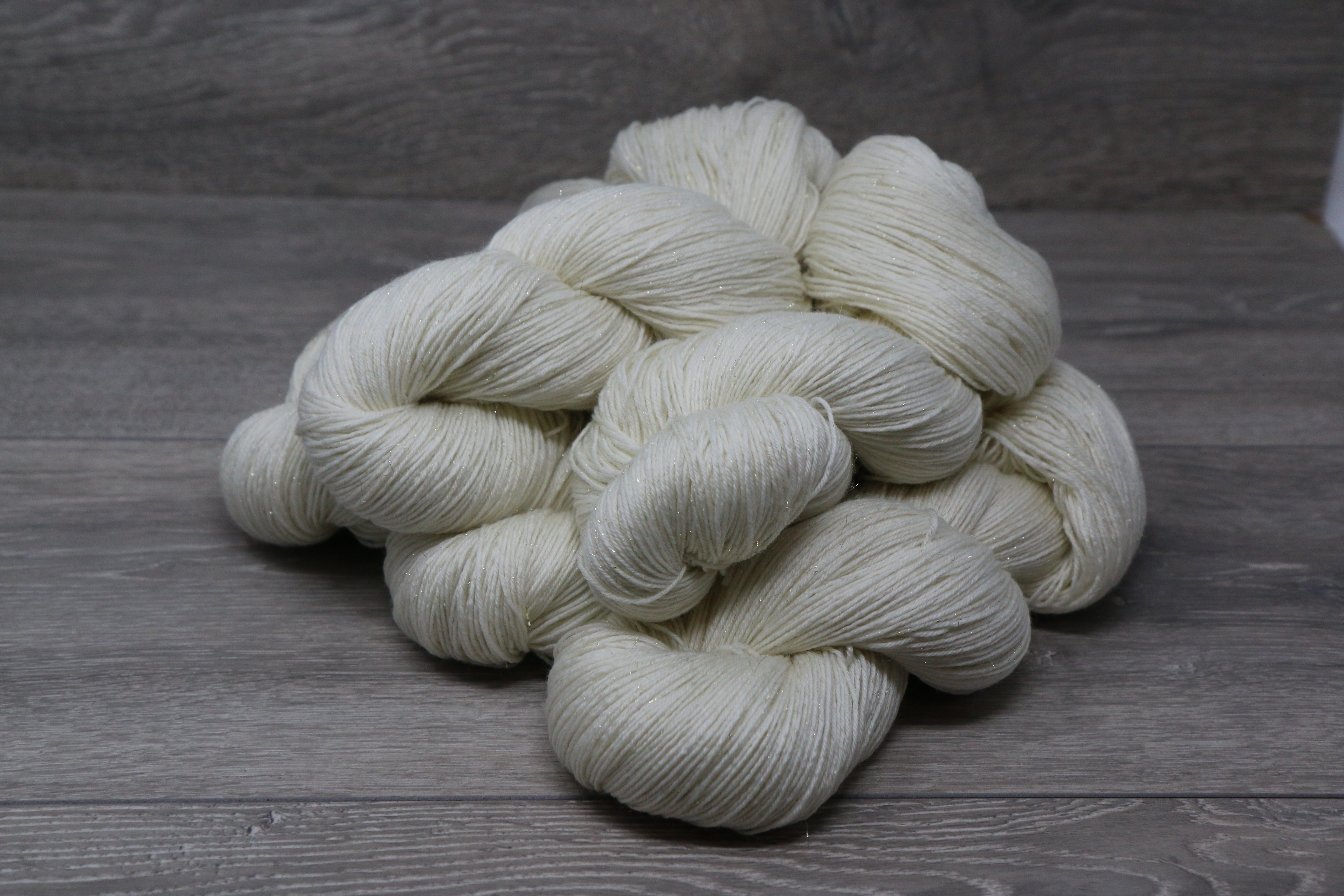 Fingering Weight 80% SW Extrafine Merino 15% Nylon 5% Gold Stellina 5 x 100g PACK