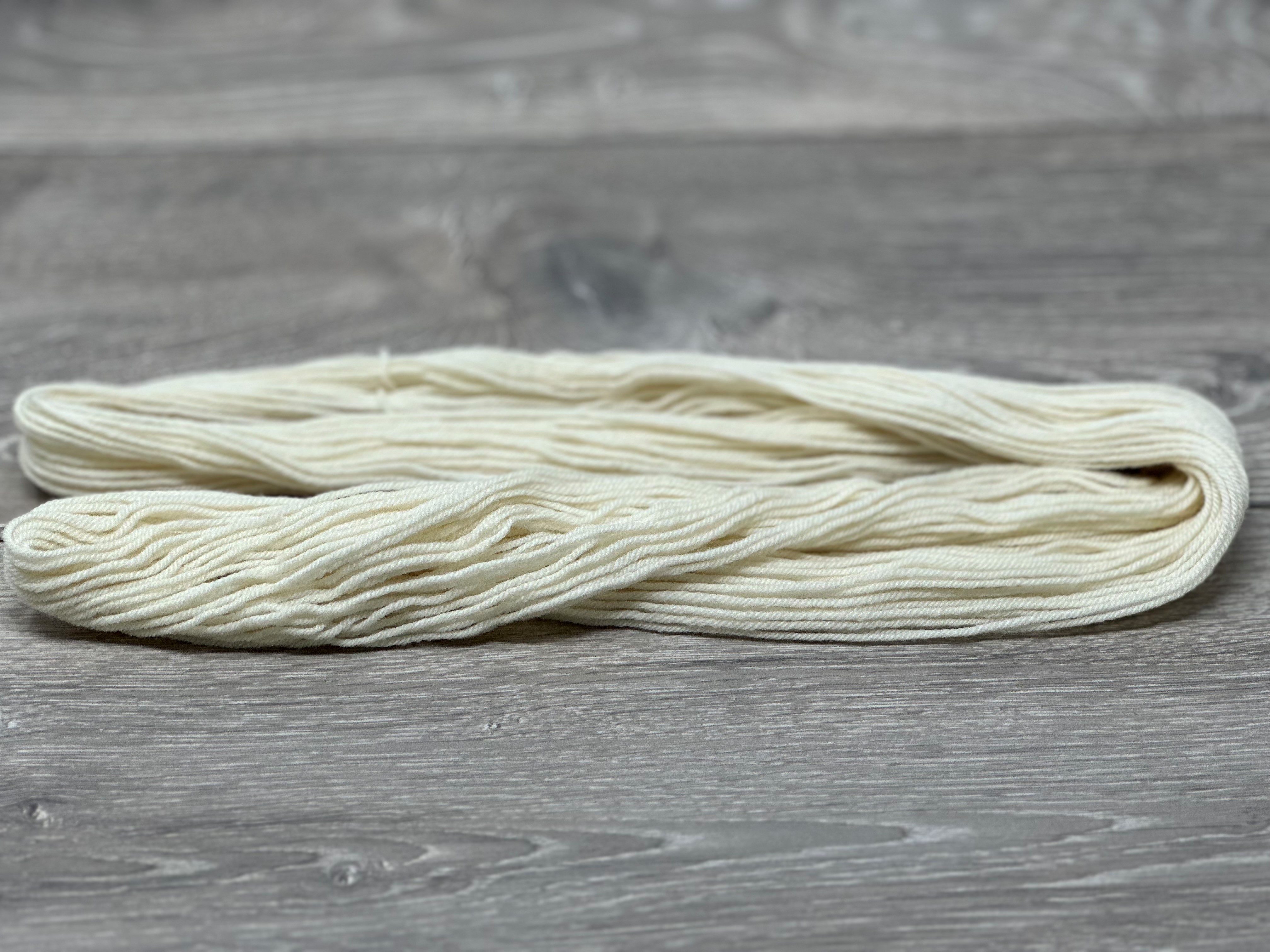 Fingering Weight Non Superwash Extrafine (19.5 micron) Merino Wool Yarn Mini Hanks 25 x 20g Pack