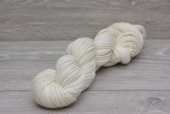 DK Weight 100% Baby Alpaca Yarn  1 x 100gm hank