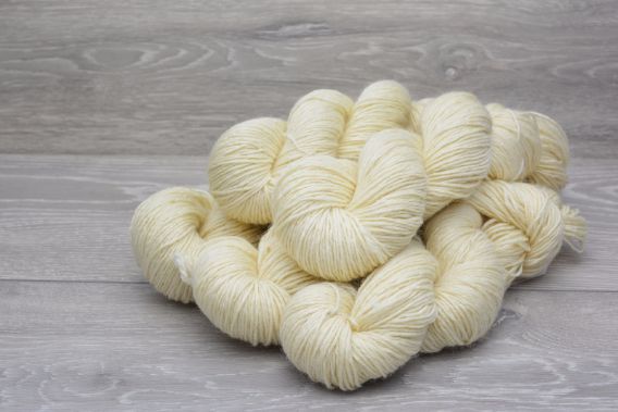 DK Superwash 100% Bluefaced Leicester Wool Yarn 5 x 100gm Pack  