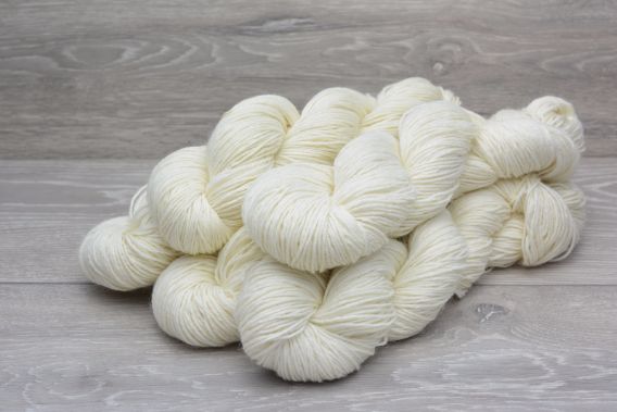 DK 75% Superwash Wool 25% Nylon  Yarn 5 x 100gm Pack  