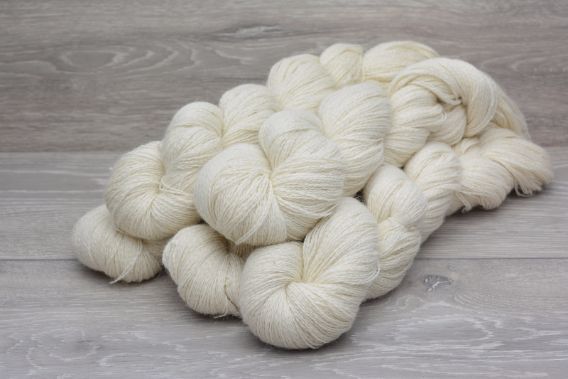 Bare yarn  [Lace] Untreated Baby Suri Alpaca and Silk - Artigina