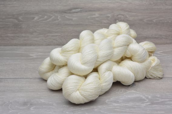 Lace weight 75% Superwash Extrafine (19.5 micron) Merino Silk Yarn 5 x 100gm Pack