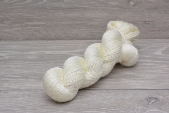 Lace weight 75% Superwash Extrafine (19.5 micron) Merino Silk Yarn 100gm hank