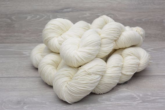 Fingering Weight Non Superwash Extrafine (19.5 micron) Merino Wool Yarn 5 x 100gm Pack