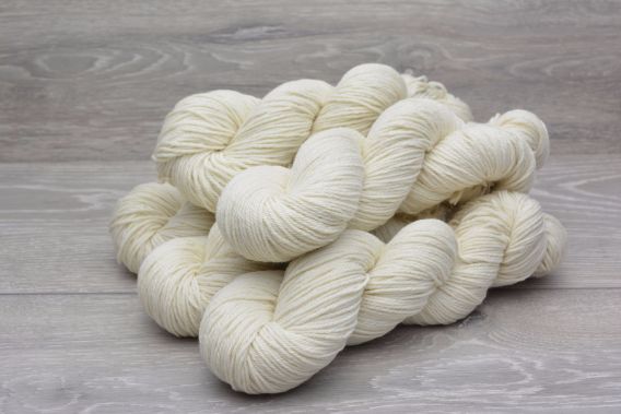 DK Non Superwash Extrafine (19.5 micron) Merino Wool Yarn 5 x 100gm 