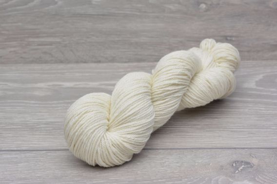 DK Non Superwash Extrafine (19.5 micron) Merino Wool Yarn 100gm hank 
