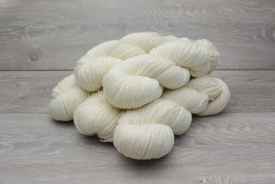 Fingering Weight Singles Yarn. 100% Superwash Merino Wool. 5 x 100g Pack.